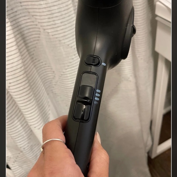 Bio ionic 10x blow dryer - Picture 5 of 5